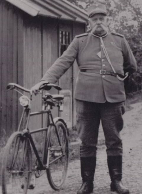 Peder Madsen Kjær ved grænseovergangen ved Rønsdam ved Bov i 1924. Foto: Bov Lokalarkiv