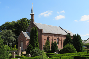 Obbekær Sogn blev oprettet efter den nye grænsedeling i 1864. Kirkegården har gravminder med tilknytning til Grænsegendarmeriet, toldvæsenet og grænsestriden.